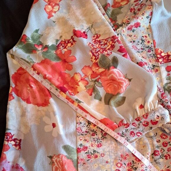 Fig & Flower Boho Top Womens Size M Floral Shirt Blouse Mother of Pearl Buttons - Picture 10 of 14